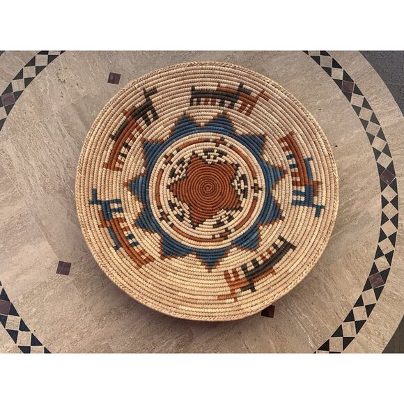 Large Native American Polychrome Basket Hand Woven Coiled Star Animals - Picture 3 of 5